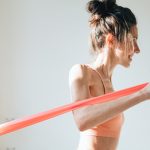 10 ejercicios con banda elástica para trabajar todo el cuerpo