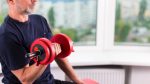 ¿Tiene 60 años o más? Estos 6 ejercicios de fuerza le harán vivir más y mejor