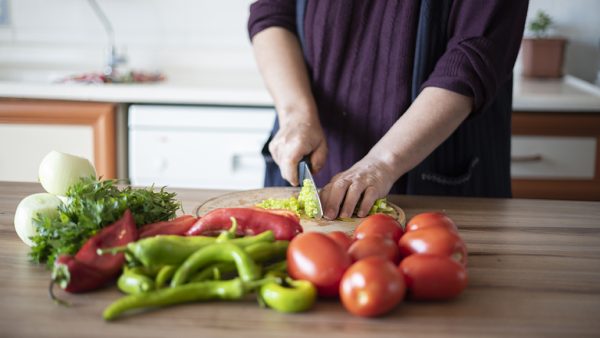 Reseteo alimentario tras las Navidades: los mejores alimentos alcalinos para recuperar la salud digestiva post-navidad