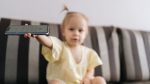Fatiga digital: cómo afecta el exceso de pantallas al cerebro de adultos, niños y bebés