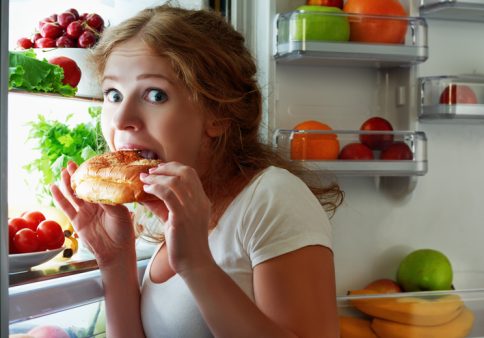 Woman eats night stole the refrigerator